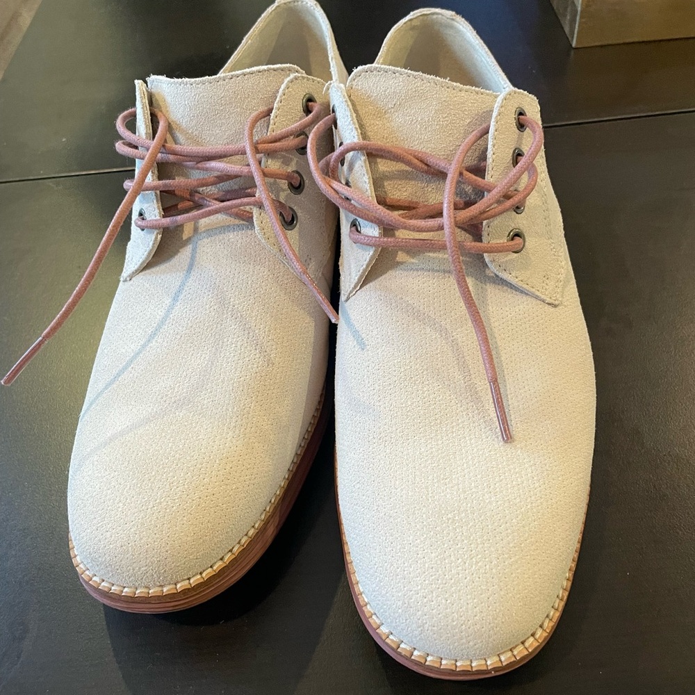 NWOT 9.5 men’s suede shoe